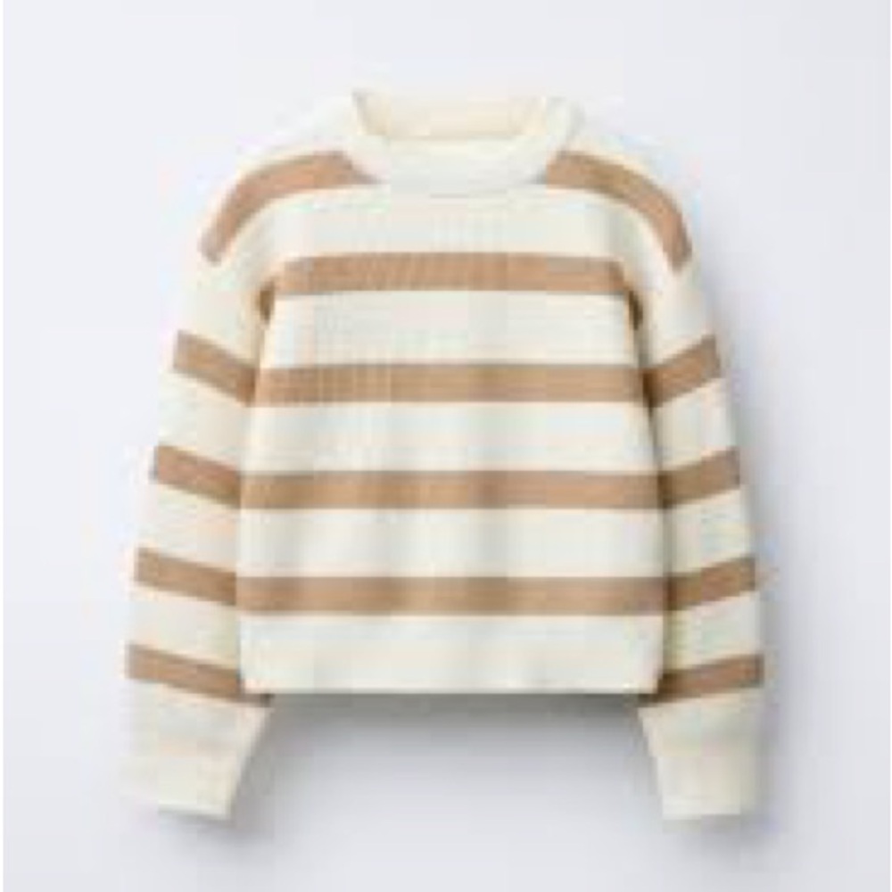 American Eagle Cream Tan Soft Fuzzy Crewneck Sweater